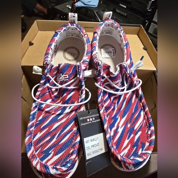NEW Men's Size 9 Hey Dude Wally PROUD american print discontinued - Picture 1 of 4